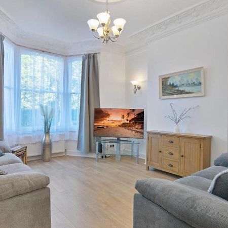Onsitestays - Tranquil 2 Bedroom Apartment With Large Kitchen, Private Garden Near Wimbledon Station London Luaran gambar